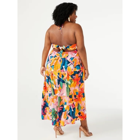 Sofia Vergara Plus Size Plunge Halter Neck Maxi Dress in Jungle Floral Print - Picture 2 of 10